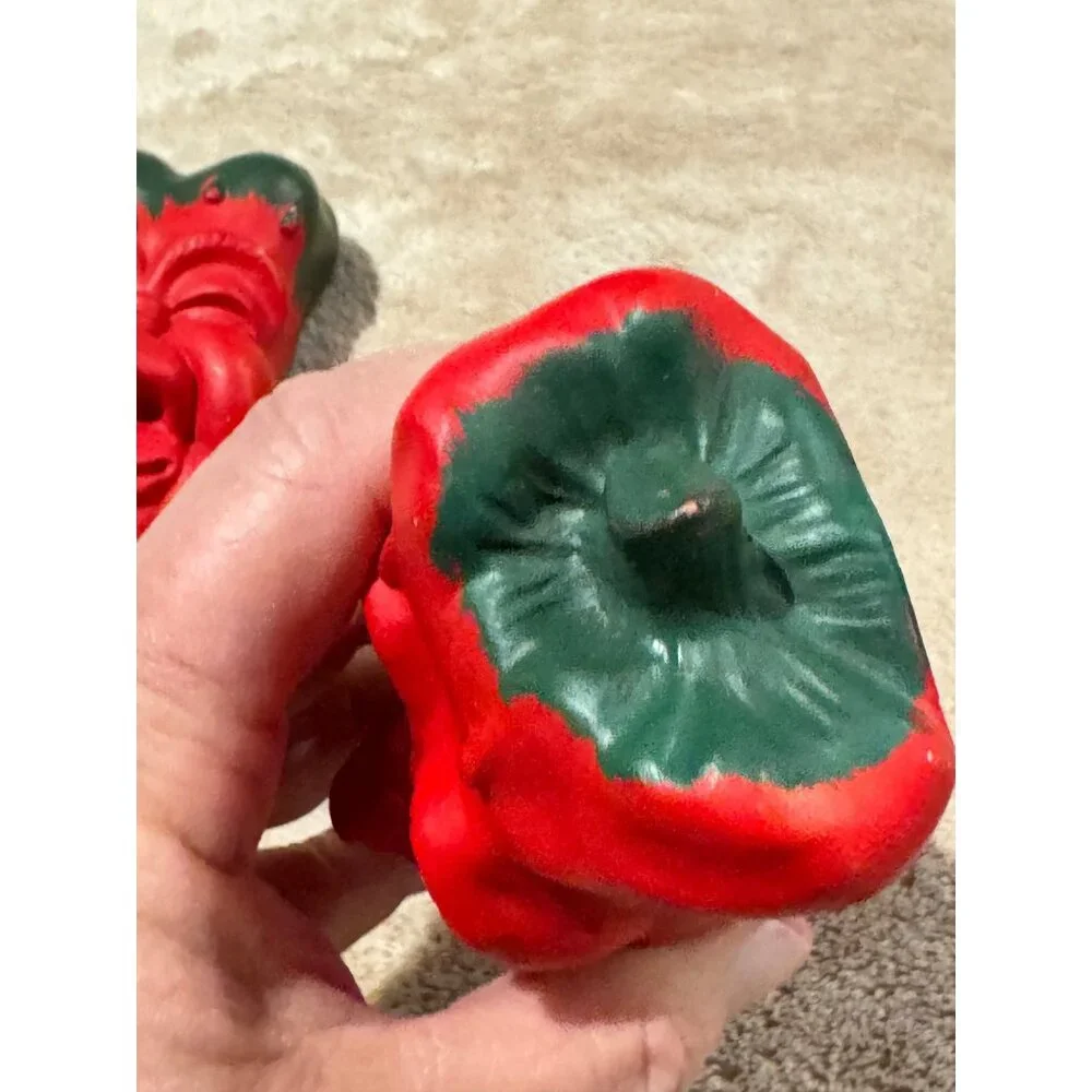 Red Chili Pepper Anthropomorphic Faces Signed By Artist R. Vandamme 1996… - Picture 10 of 15